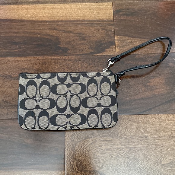 Coach wristlet - Picture 3 of 3